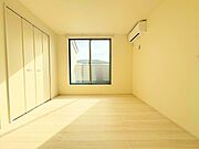 季節ごとに壁飾りや家具の配置を変えて楽しんでみませんか。