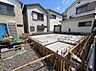 外観：2階は全居室二面採光により、陽光が差し込む温かみのあるお住まいです。(令和8年4月 撮影)
