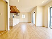 豊かな光と風を運んでくれるわが家自慢の場所。