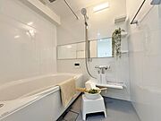 心地よいバスタイムを演出する浴室はゆとりあるサイズを採用。