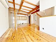 採光通風を確保した心地よいリビング空間を2階に設けた設計。