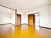 2階は全居室6帖以上の間取りです。すべてのお部屋に収納スペースを確保しました。