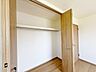 収納：全居室に収納を完備したストレスフリーな住まいです。