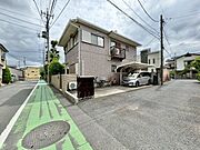 雨や風、雪などから車を守ってくれるビルトインガレージを採用。(令和8年5月 撮影)