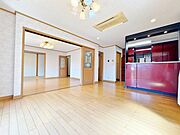 16.5帖のLDK横には開放的な続き間の洋室と和室付きです。