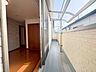 バルコニー：2部屋に面したバルコニーは洗濯物や布団干しにも便利です。