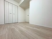 心から寛げる寝室で心地よいひと時を楽しめます。