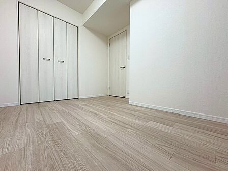 心から寛げる寝室で心地よいひと時を楽しめます。