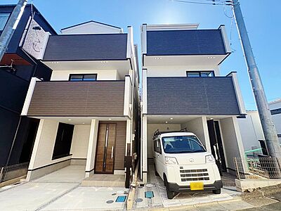 外観:【3号棟】右が当物件。南浦和駅徒歩12分、武蔵浦和駅徒歩17分の便利な立地。(令和8年10月撮影) 外観:【3号棟】右が当物件。南浦和駅徒歩12分、武蔵浦和駅徒歩17分の便利な立地。(令和8年10月撮影)