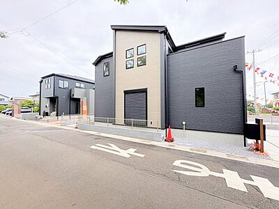外観:南西角地に面しています。ゆとりの敷地37坪以上のお住まい。 外観:南西角地に面しています。ゆとりの敷地37坪以上のお住まい。