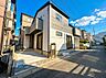 駐車場：訪ねてくる友人知人を楽しませてくれる外観です。