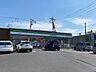 周辺：ファミリーマート上尾日産通り店まで約900m