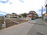 外観：前面道路含む現地