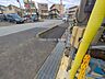 外観：前面道路含む現地