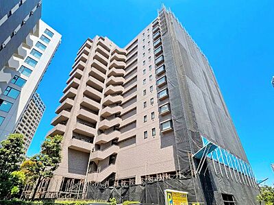 外観：川口駅徒歩4分、14階建て最上階の角部屋です。