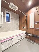 ～類似内装同仕様写真～  ※取引する建物とは、デザイン、色彩、開口部の位置、形状等が異なります。