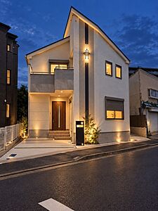 外観:※掲載の写真はCG加工による夜間のイメージです。実際の外構とは形状・仕様・植栽等が異なる場合がございます。 外観:※掲載の写真はCG加工による夜間のイメージです。実際の外構とは形状・仕様・植栽等が異なる場合がございます。