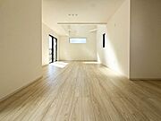 上質な暮らしを感じさせてくれます。毎日の暮らしの中で表情を変える場所ですが、いつもあたたかく家族を包み込んでくれる場所。