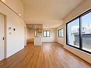 リビングで子供が走ってる姿を見ながら、大きなソファやダイニングテーブルでゆったり食事をしたりくつろぎたい。そんな夢が叶えられる空間です！