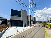 【Exterior】  この家からスタートする「新しいライフスタイル」はご家族にとって大切で貴重な時間。少しでも豊かに、そして快適に…そんな理想の暮らしを叶えてくれるお家になるはずです。