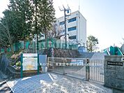 横浜市立谷本小学校まで350m、横浜市立谷本小学校