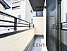 バルコニー：【Balcony】  気持ちのいい空が見渡せる広いバルコニー。爽やかな風を感じて、心躍る素敵な暮らしがはじまります！
