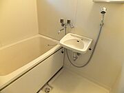 もちろんバス・トイレ別です。一日の疲れをこちらのお風呂で癒しましょう。