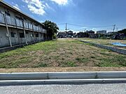 東側から見た土地です。