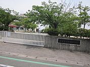 中央小学校まで1100m