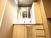 かぎられたスペースを有効活用した収納つき！かさばる洗面用品も収納できそう★