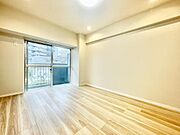 バルコニーに面した開放感のある洋室です！