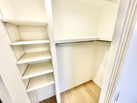 備え付けの棚があるのも嬉しいですね♪