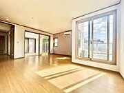 間取りの中心となっているリビングにはエアコン設置済み♪