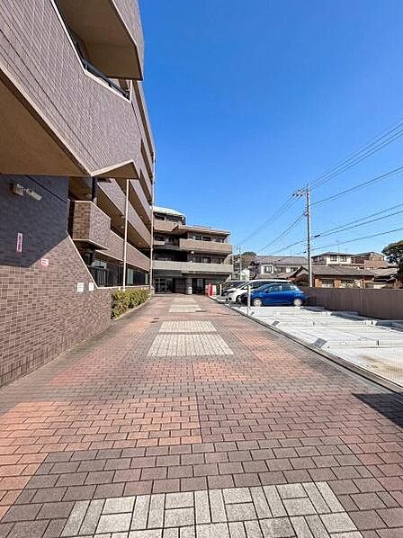都営三田線 西高島平駅 徒歩 20分 東武東上線・東京メトロ有楽町線、副都心線 和光市駅 バス乗車 7分 「神明道下」停 徒歩1分
