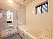 【同社施工例】現在建築中ですが現地で場所の雰囲気、同社施工の建築済お部屋でイメージもできますので、完成前のお問合せ・ご内覧大歓迎です♪