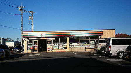 セブンイレブン新座畑中東店まで738m