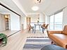リビング/ダイニング：【同社施工例】現在リフォーム中の物件ですが、現地にて棟内の雰囲気や周辺環境をご確認いただけるほか、同社施工のリフォーム済みのお部屋もご覧いただけます。完成前もぜひお気軽にお問合せください♪
