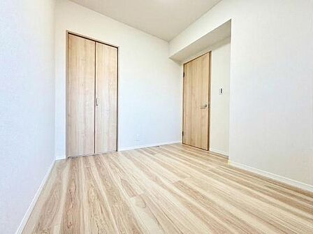 【同社施工例】現在リフォーム中の物件ですが、現地にて棟内の雰囲気や周辺環境をご確認いただけるほか、同社施工のリフォーム済みのお部屋もご覧いただけます。完成前もぜひお気軽にお問合せください♪