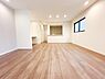 リビング/ダイニング：【同社施工例】現在建築中の物件ですが、現地にて場所の雰囲気や周辺環境をご確認いただけるほか、同社施工の建築済みの物件もご覧いただけます。完成前もぜひお気軽にお問合せください♪