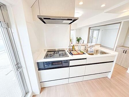 【同社施工例】現在リフォーム中の物件ですが、現地にて棟内の雰囲気や周辺環境をご確認いただけるほか、同社施工のリフォーム済みのお部屋もご覧いただけます。完成前もぜひお気軽にお問合せください♪