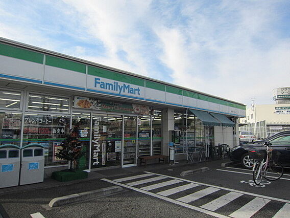 ファミリーマー...