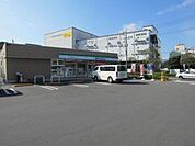 ファミリーマート瑞穂長岡四丁目店まで590m
