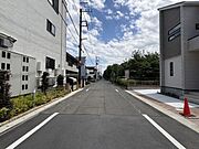 前面道路を含めた現地の様子です。