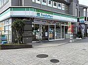 ファミリーマート 秋川駅前店まで737m