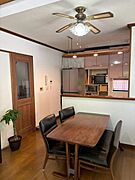 ダイニングには床暖房が設置しております。
