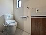 トイレ：トイレは温水洗浄便座です。