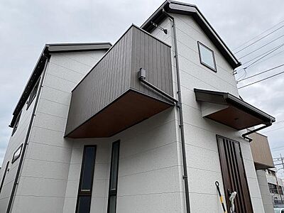外観：シンプルで周囲になじむ外観。