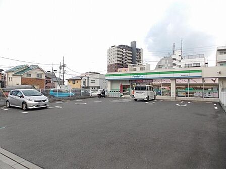 ファミリーマート東青梅駅北口店まで293m