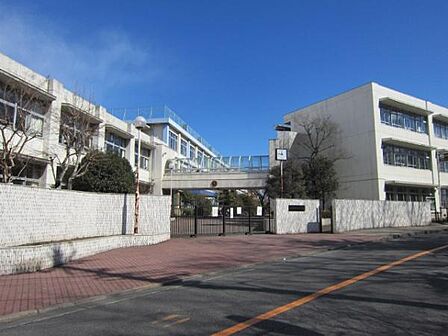 羽村市立羽村第一中学校まで1778m
