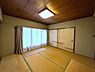 和室：バルコニー側の和室はふすまを閉めればしっかりとプライベートスペースを確保。逆に、北隣接の和室や西に繋がる洋室と壁を取っ払って一部屋として使うなど、アイディア次第で使い方が広がります。